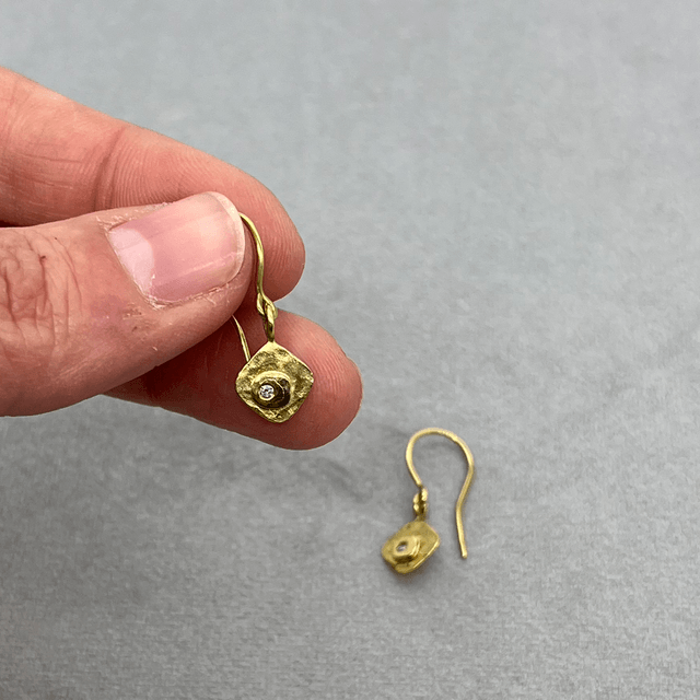 18kt gold earrings with 1,5mm VS diamond