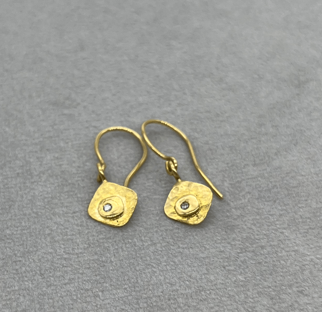 18kt gold earrings with 1,5mm VS diamond