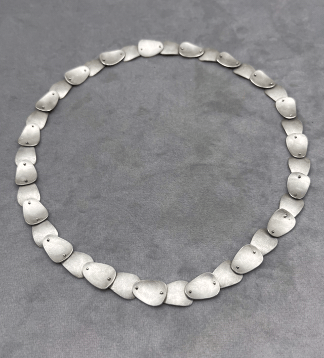 Petals necklace