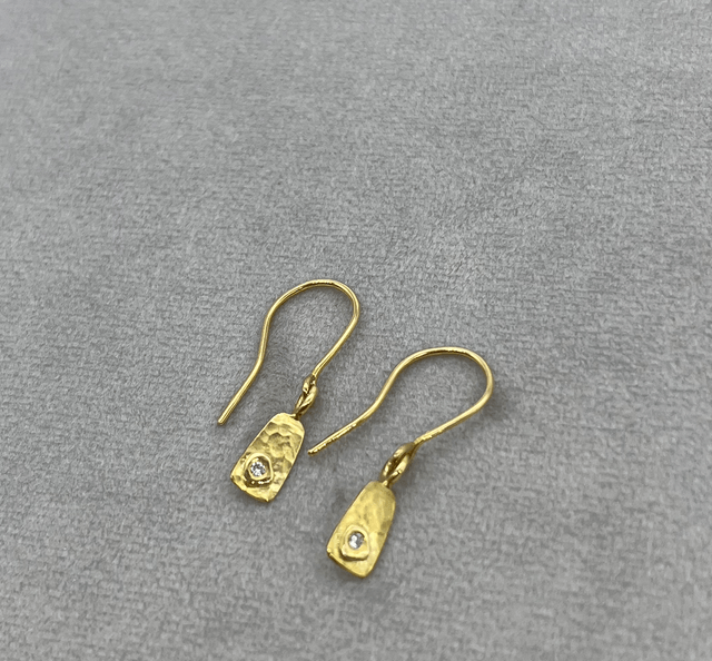 18kt gold earrings with 1,5mm VS diamond