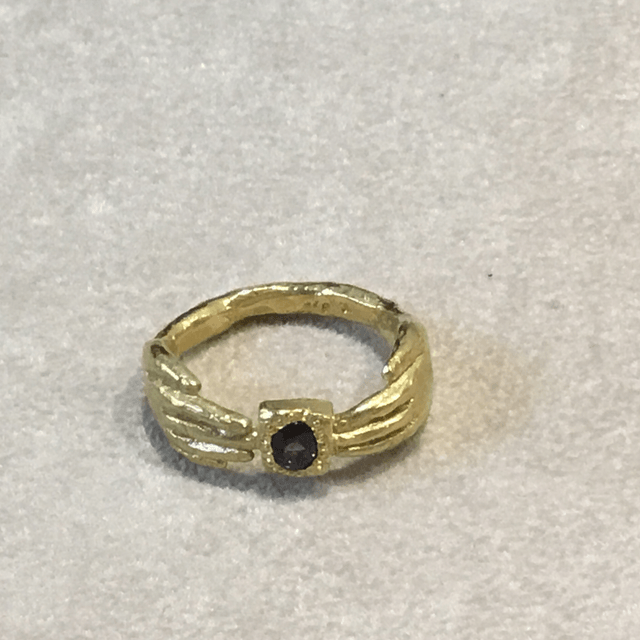 Hug ring with Spinel 