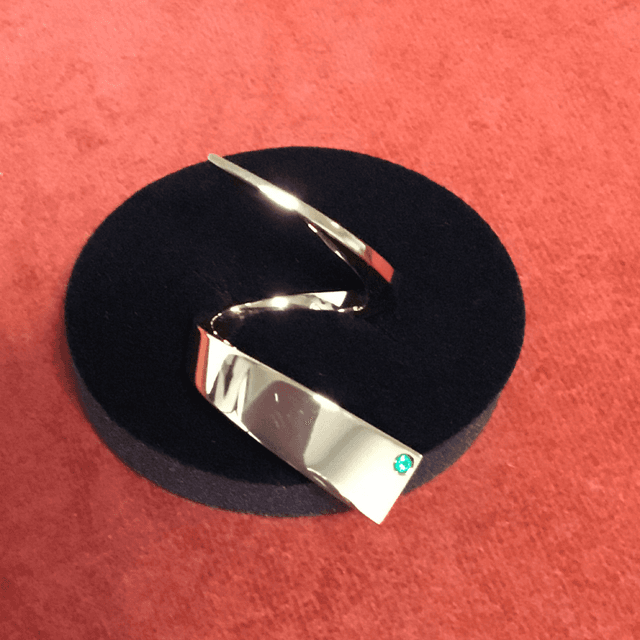 Twist Ring With Zircon 