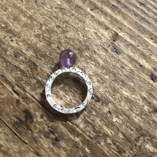 Curl Ring with Amethist